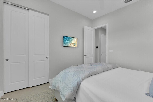Building Photo - 7124 Saona CT