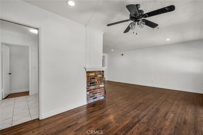 Building Photo - 6139 Tampa Ave