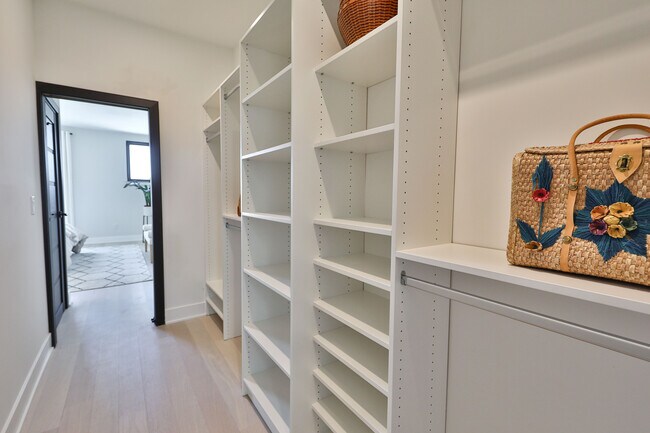 Building Photo - 2541 Turner St