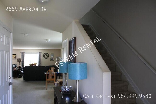 Building Photo - 2669 Averon Dr