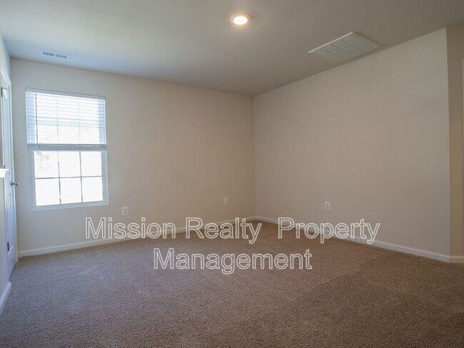 Building Photo - 2827 Meadowview Blvd