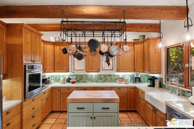 Building Photo - 72689 Beavertail St