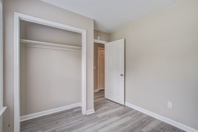 Building Photo - 9621 N Cardinal Dr