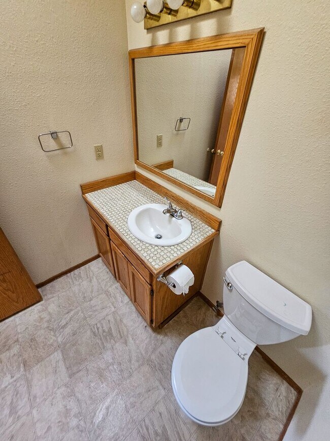 Building Photo - 1097 Summer Breeze Dr N