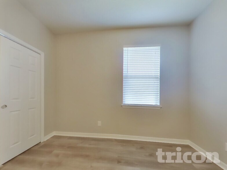 Building Photo - 6133 100th Ave E