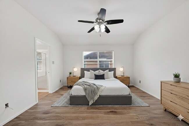 Building Photo - 16623 Newglen Ln