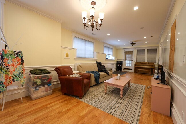 Building Photo - 117 Nonantum St