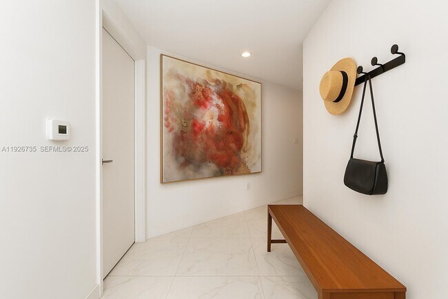 Building Photo - 9940 W Bay Harbor Dr