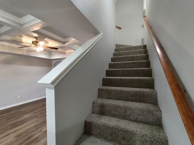Building Photo - Townhouse with Attached Garage and Backyard