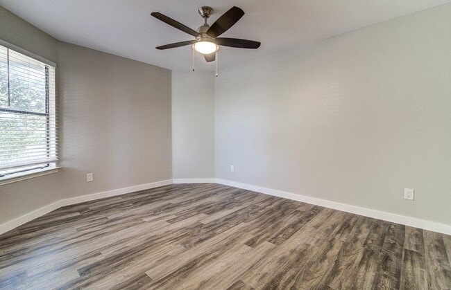 Building Photo - 1205 Gregory Ln