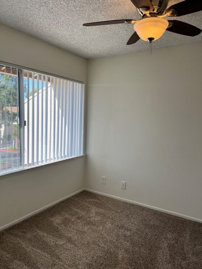 Building Photo - Todd Ranch Condo