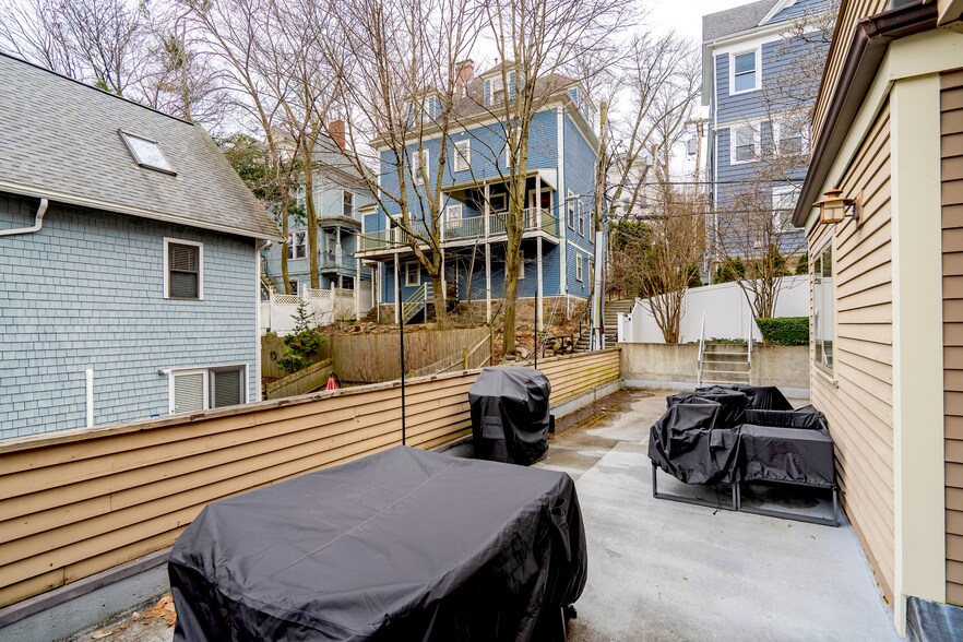 Building Photo - 626 Washington St