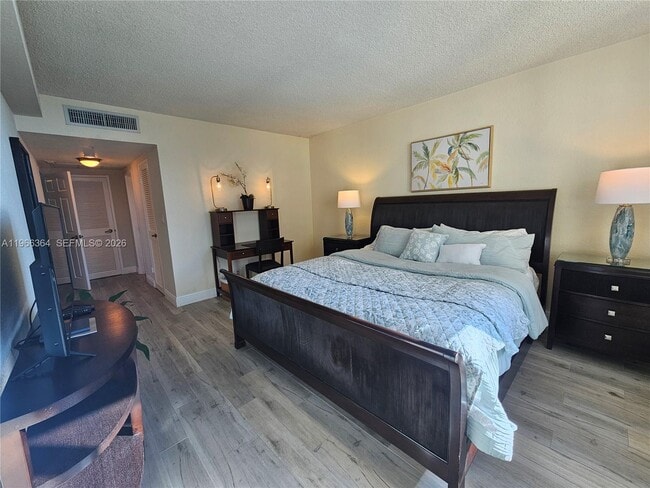 Building Photo - 2501 S Ocean Dr