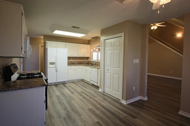 Building Photo - 414 Whirlaway Ct