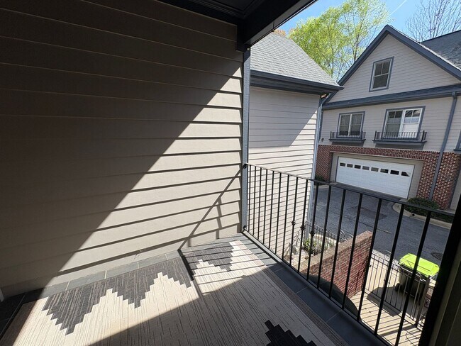 Building Photo - Townhome Available in North Main Community Downtown Greenville!