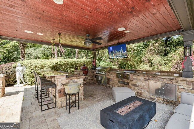 Building Photo - 2210 Spalding Dr