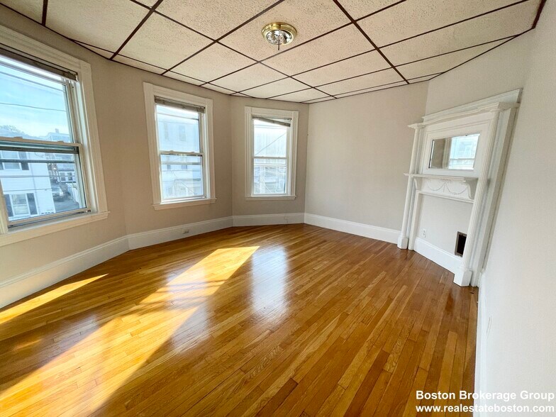 Building Photo - 26 Harbor View St