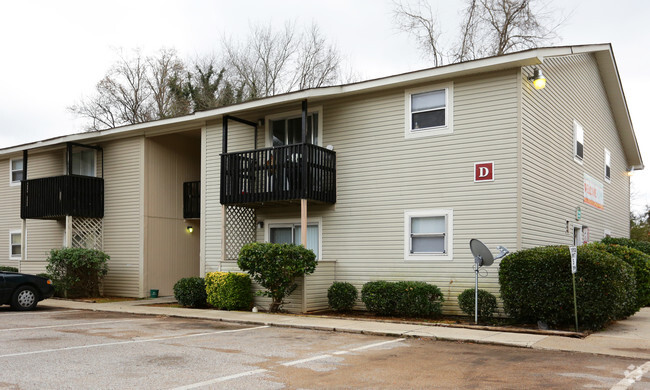 Building Photo - Oaks Apartments