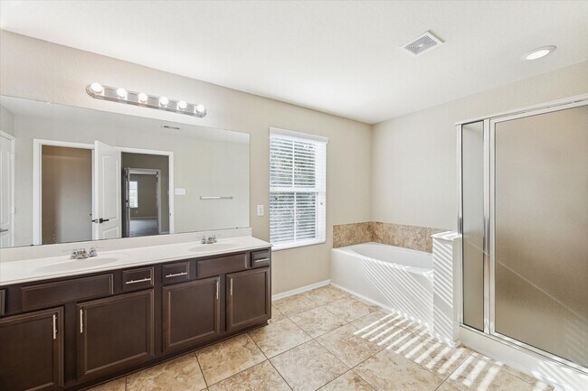 Building Photo - 15326 Knotty Chestnut St