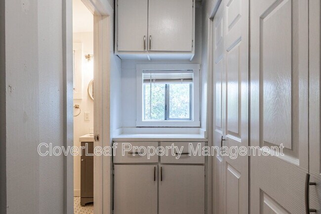 Building Photo - 105 Dewitt St