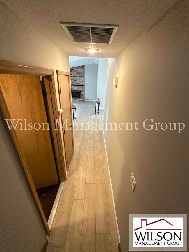 Building Photo - 840 Maraval Ct