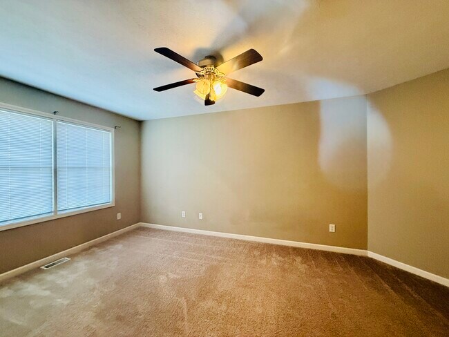Building Photo - 1112 Ekstam Dr
