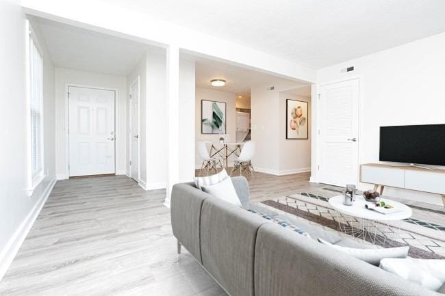 Building Photo - 2400 Woodhill Dr