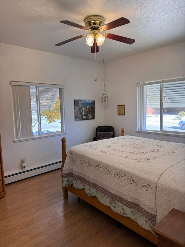 Building Photo - Fully Furnished 3Bed, 2Bath, 2Car Garage i...