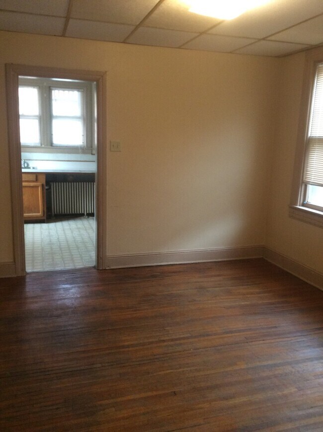 Building Photo - Spacious 2 Bedroom in Oldetowne East-York City SD