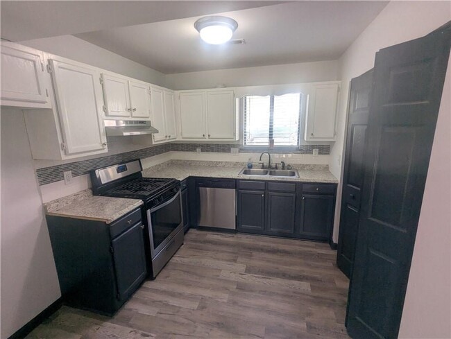 Building Photo - 232 Toweridge Dr SW