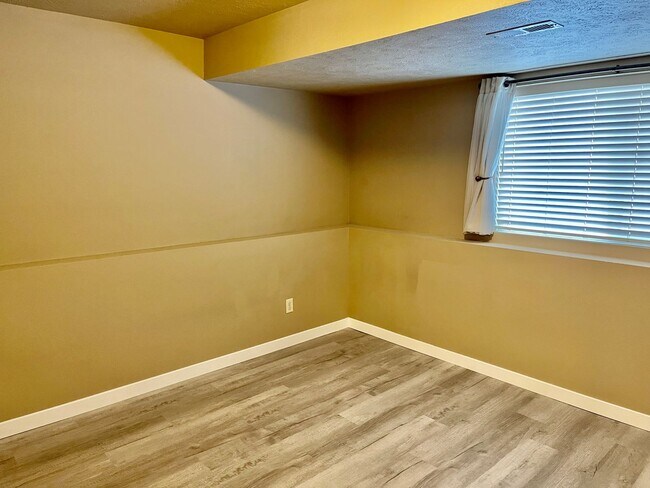 Building Photo - New on the Market!