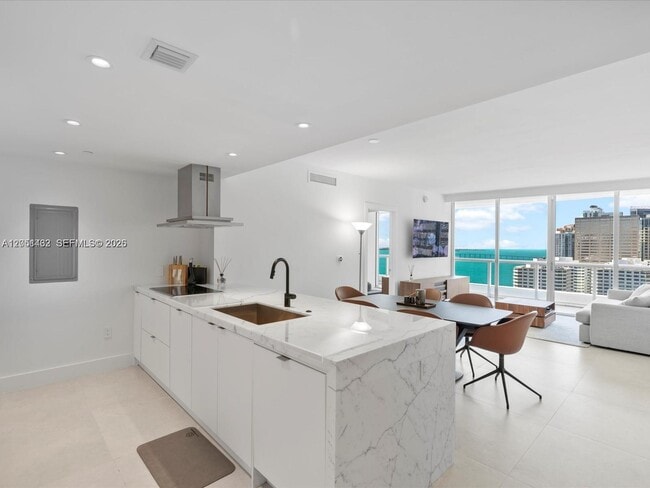 Building Photo - 495 Brickell Ave