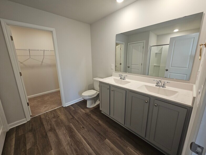 Building Photo - 7566 Knightbell Cir