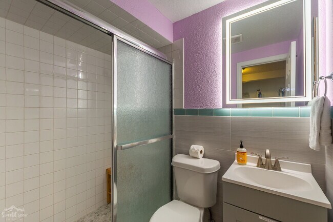 Building Photo - Charming Garden Level 2-Bedroom in Denver