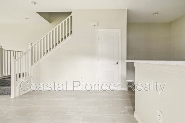 Building Photo - 6723 Lake Camden Way