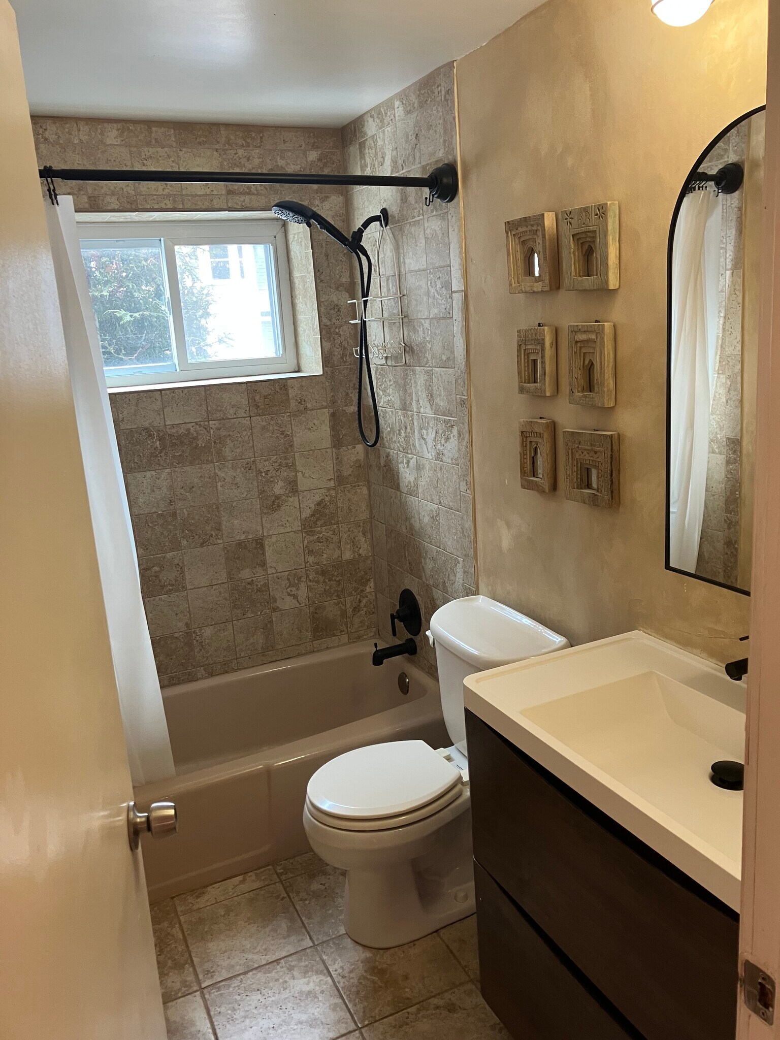 Building Photo - 505 Centre St