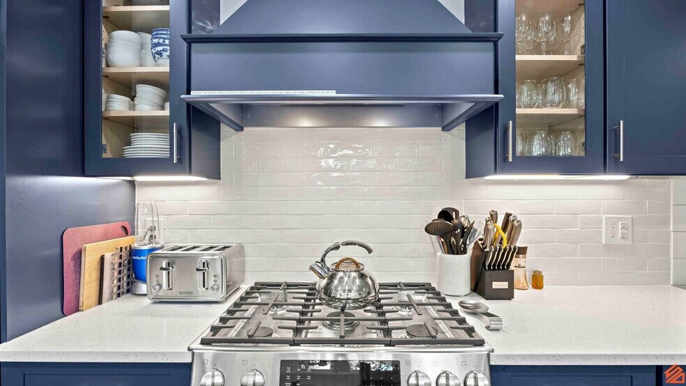 Building Photo - 116 Second Avenue Southwest-SI ID1502035P