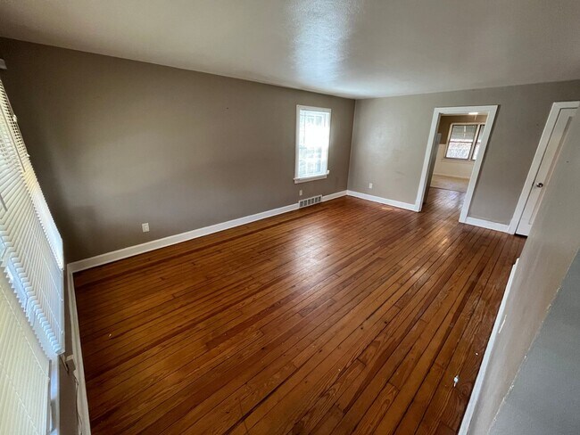 Building Photo - Two Bedroom Home with Attached Garage Move...