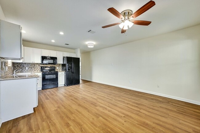 Building Photo - 1531 Parkfiled Cir 78664 | 3 Bed 2.5 Bath $1800 Coming soon - Available 04/26/26