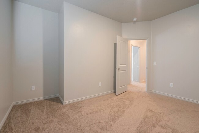 Building Photo - 4 bedroom 2 Bath Home in Desert Edge Cove - RV parking!