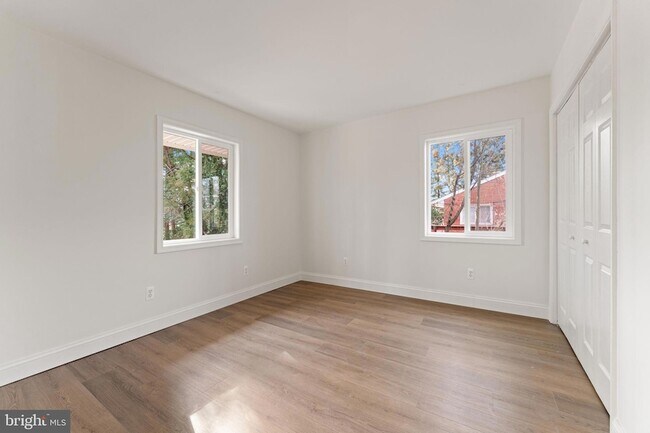 Building Photo - 7407 Kelvin Pl