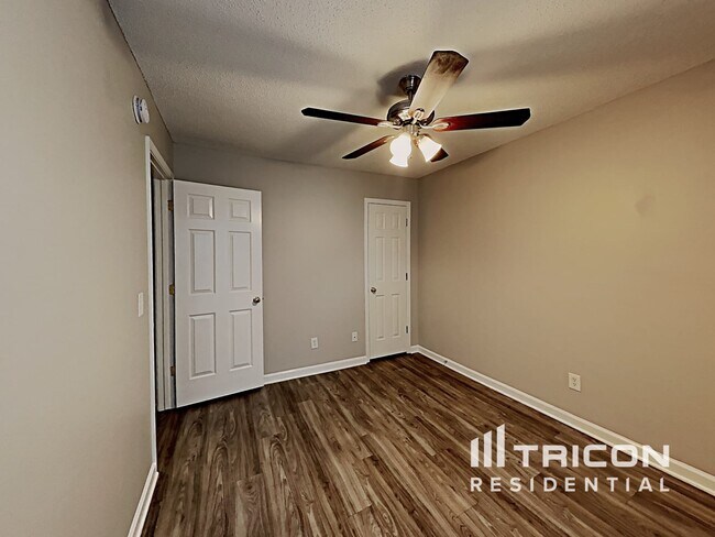 Building Photo - 209 Oakpointe Dr
