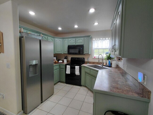Building Photo - 21079 Hideaway Ln
