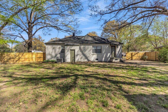 Building Photo - 4895 Helene Rd