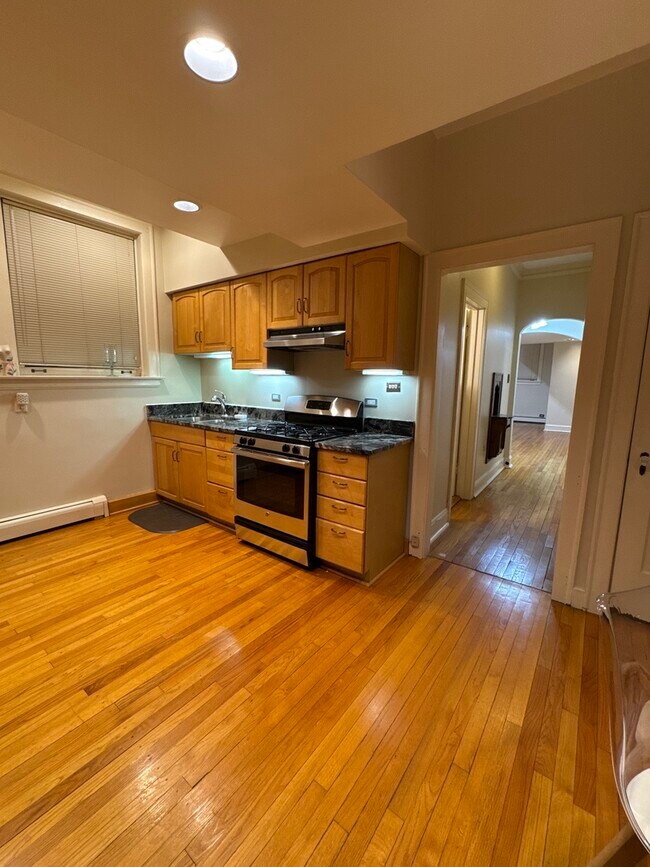 Building Photo - 7450 N Claremont Ave