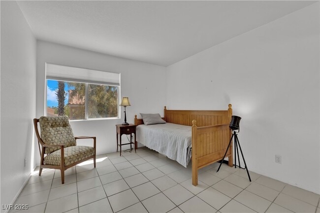 Building Photo - 2128 Desert Pines St
