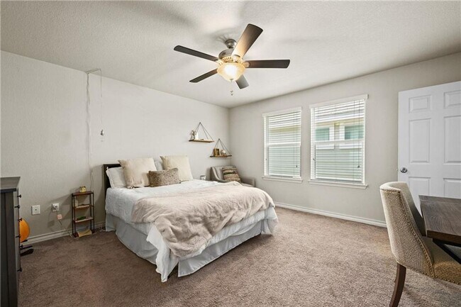 Building Photo - Newly Constructed, 4 BR / 3 BA Home - 2 Car Garage - Pool - Close to Mueller