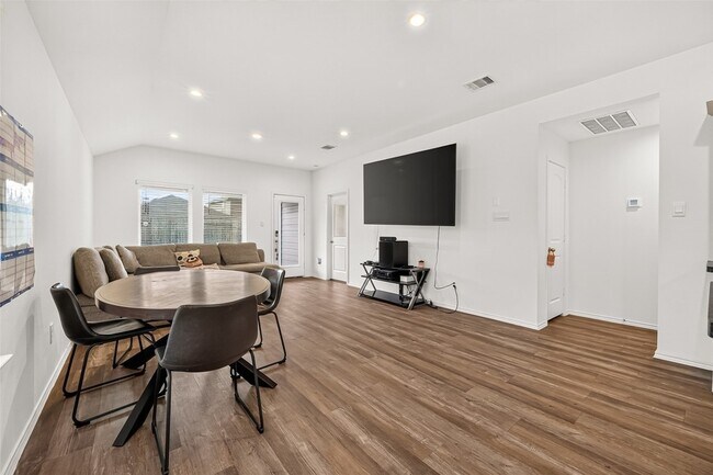 Building Photo - 5411 Wyndham Rdg Ln