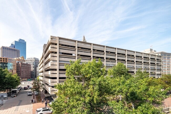 Building Photo - 85 E India Row