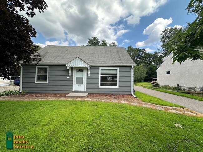 Building Photo - 4 Bedroom Home **Free August Rent with an ...